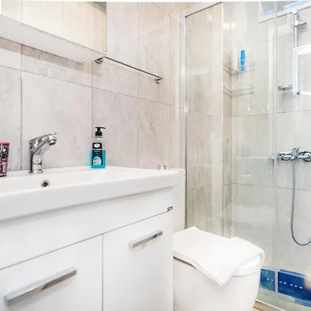Charming Flat W Terrace 3 Min To Beach In Bodrum * 图尔古特雷斯