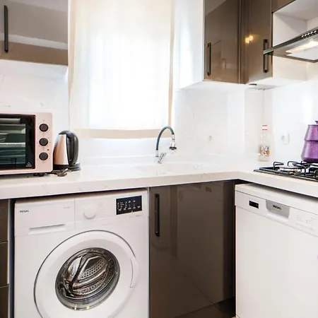 Apartamento Charming Flat W Terrace 3 Min To Beach In Bodrum Turgutreis